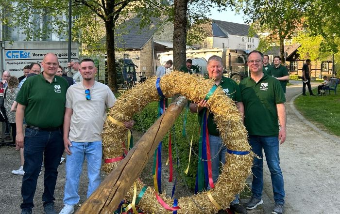 2025 04 30 Maibaum aufstellen k